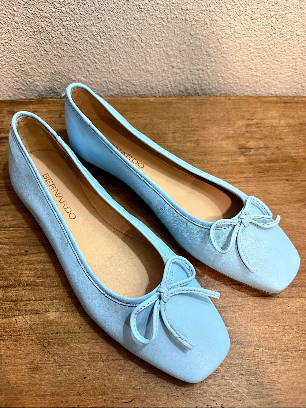 Bernardo Blue Leather Ballet Flats Women’s 6M Square Toe Bow NWOT